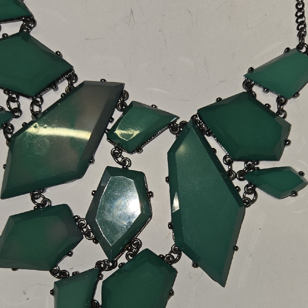 Elegant Green Statement Necklace - Picture 2 of 2